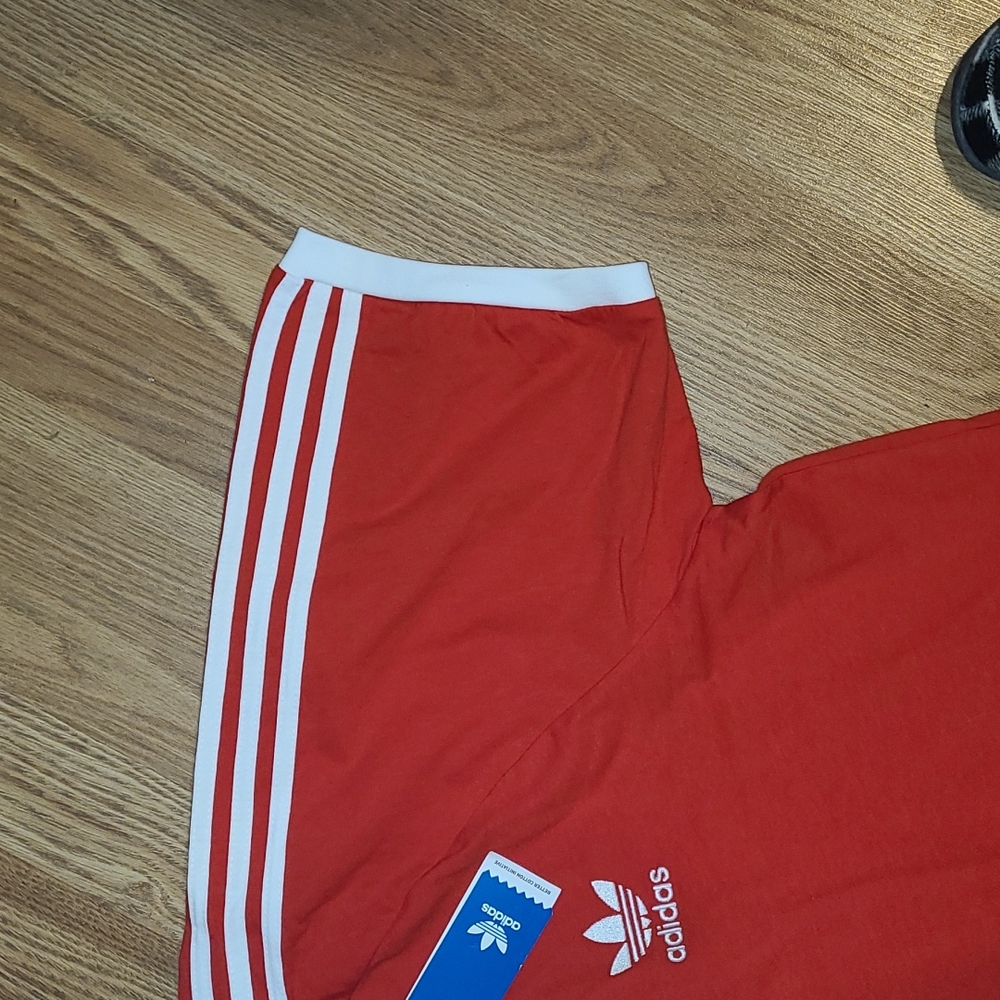 New adidas 3 stripe embroidered logo Tee sizes XL - Picture 2 of 4